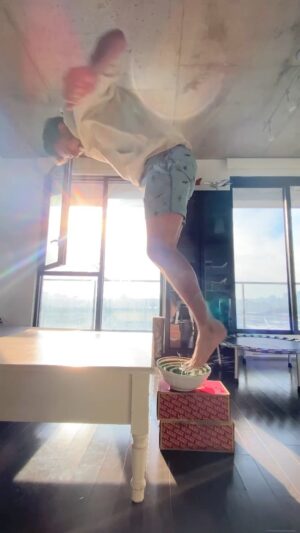Parkourporpoise Instagram - When you’re quarantined and you’ve literally done everything, 🤔💦🏃‍♂️😂

#splashchallenge #theyayachallenge #diyfun #fun #quarantine #athome #montreal
