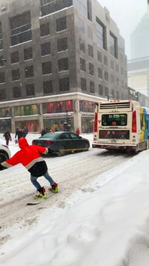 Parkourporpoise Instagram - Well, The ski hill was closed...😅 🚌 🏂
#snowboarding #canada #funny #action #wintertime
