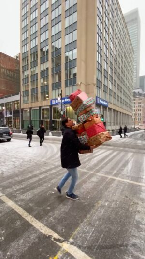 Parkourporpoise Instagram - Does anybody else do their holiday shopping last minute? 😭 I may have forgotten a couple presents this year!🤣🤷 #holiday #christmasshopping #christmasvibes #montreal