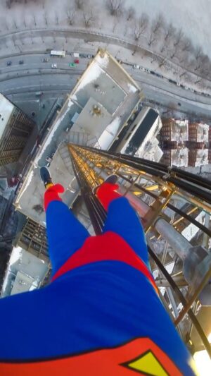 Parkourporpoise Instagram - Who is your favourite superhero?🦸‍♂️😱🤪 #superman #sunrise #montreal #winter