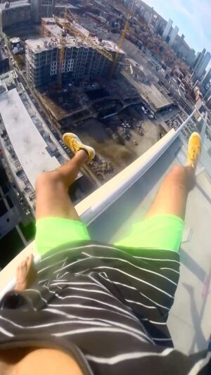 Parkourporpoise Instagram - What was your reaction in emoji‘s? 😱🤪 #view #stunts #montreal #adrenaline