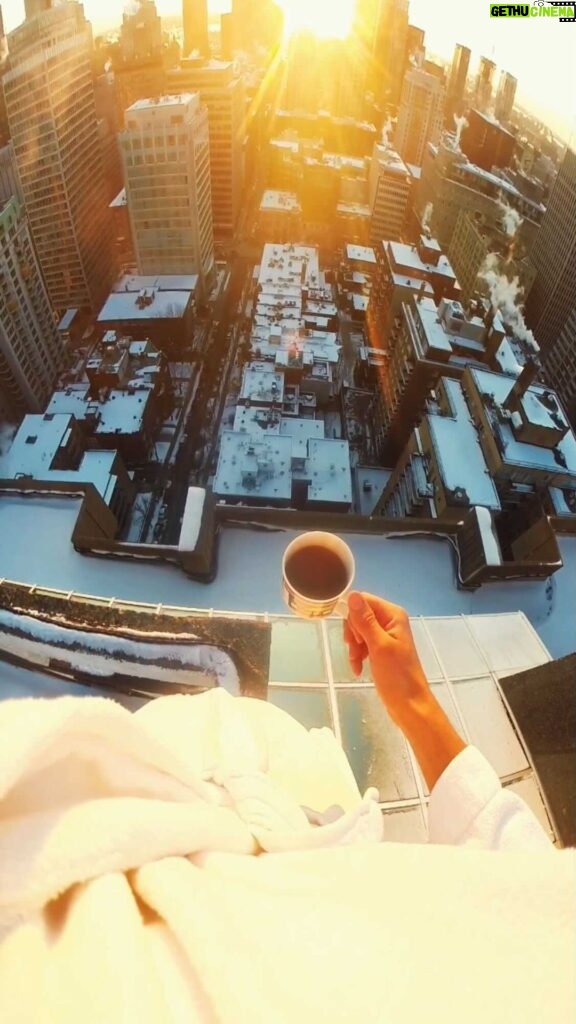 Parkourporpoise Instagram - Those morning winter feelings! ☕️🤗🤪 #winter #montreal #coffee #stunts #snow #canada