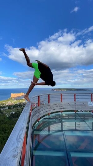 Parkourporpoise Instagram - Would you trust a glass floor?🤷‍♂️
#sideflip #canada #adrenaline #crazy