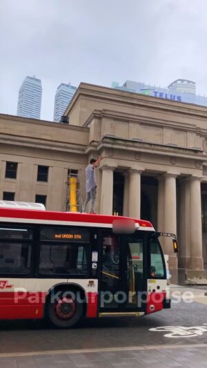 Parkourporpoise Instagram - apologizes to the TTC and the Toronto police for this stunt,🙏 (please dont try this!)
#Toronto #the6 #bus #stunt #adrenaline