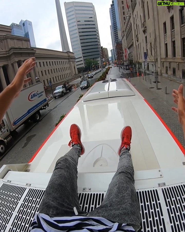 Parkourporpoise Instagram - When you forget your mask at home and you have to take the bus, 🤣 (please don’t try this) _______________________________________ #toronto #bus #ride #the6 #adrenaline