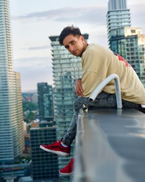 Parkourporpoise Instagram - Toronto vibes!👌🏻
What crazy ideas should we do in Toronto?🤷‍♂️🤣

📷 @justin.sull 
#toronto #the6 #extreme #adrenaline