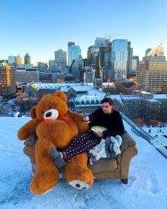Parkourporpoise Instagram - What’s your favourite movie or TV show!? 🍿 🧸 _____________________________________ #viral #movie #netflix #amazing #happy #silly Montreal, Quebec