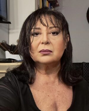 Parla Şenol Instagram - Biraz da asık surat ( az filtreli).