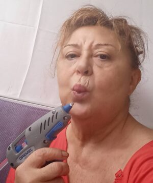 Parla Şenol Instagram - Dumanı tüten işler...
"Tabancalı Yarim" modunda, el işleri yapıyorum. Coookkk keyifli 🙂🌟
