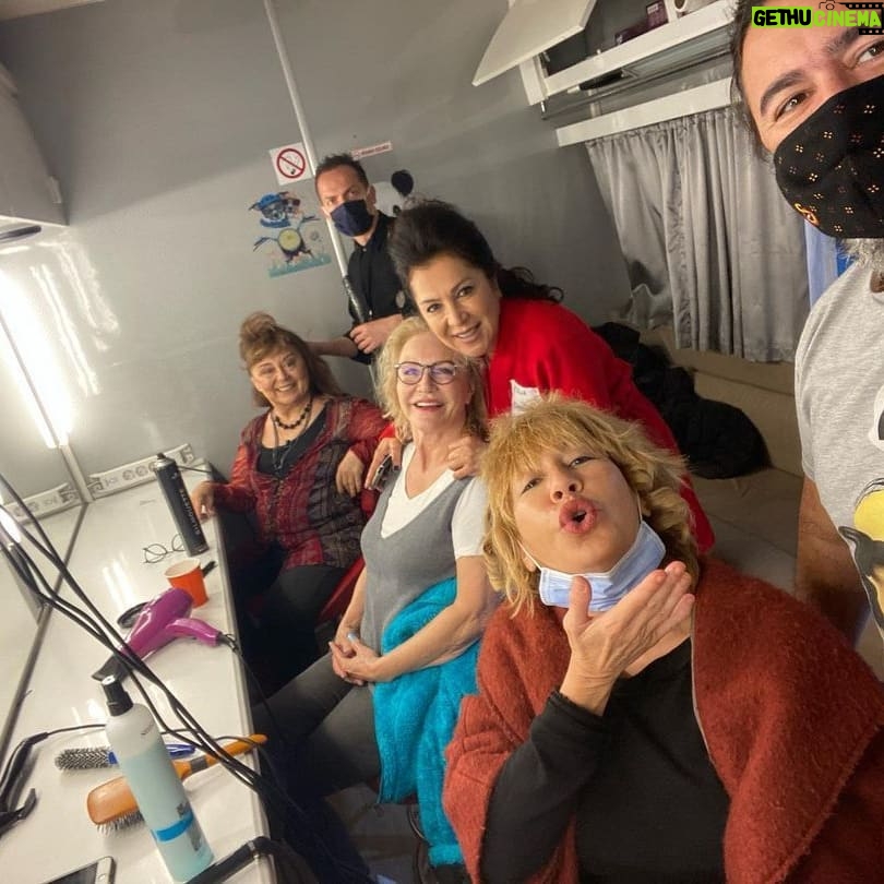 Parla Şenol Instagram - #burçlarfilmi Hazırlık... @sunayildizoglu2 @ruhsargultekin @asumandabak