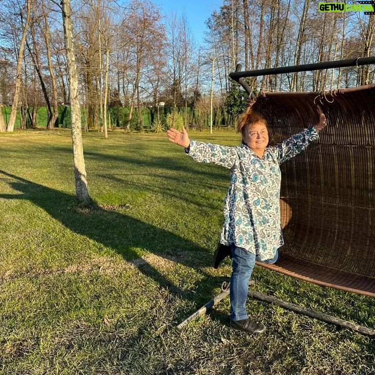 Parla Şenol Instagram - Ayıptır söylemesi, dün biraz gezdik de... Pek dingin, büyülü bir hali vardı Sapanca'nin. Iyi geldi yorgun ruhuma, dostlarla. İskele restoranda çok güzel ağırladık Sapanca İskele Restaurant