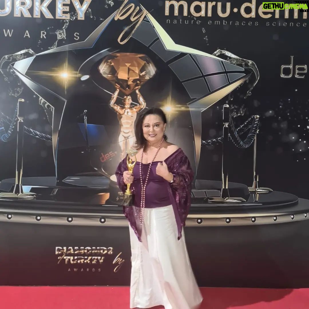 Parla Şenol Instagram - Diamonds of Türkiye 2022 "Meslek Başarı Ödülü"