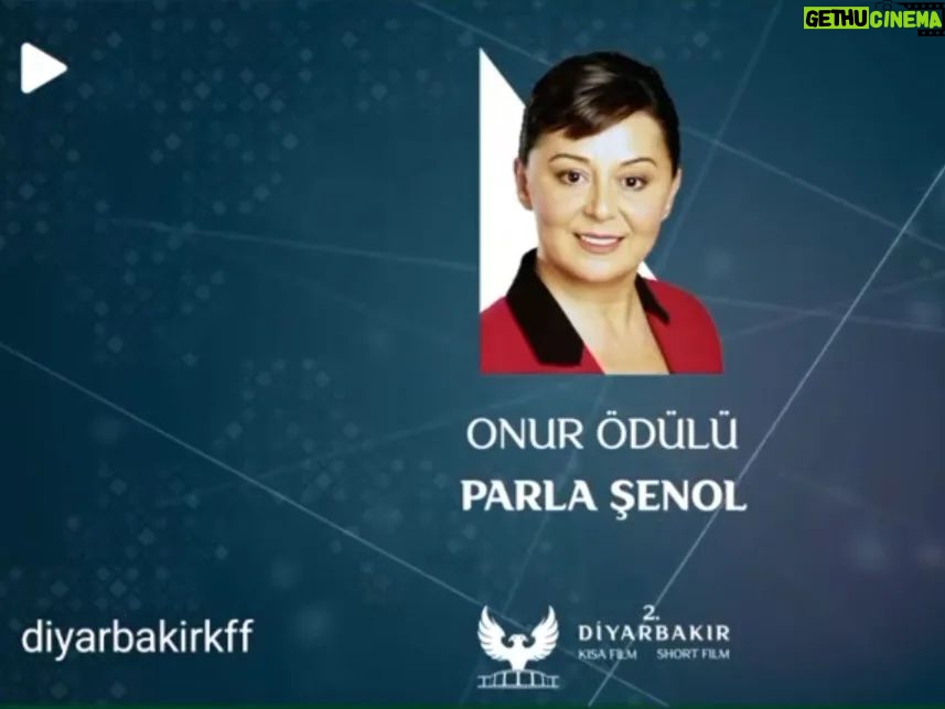 Parla Şenol Instagram - Değerli @diyarbakirkff 'nde bir de onur ödülü layık görmüşler bana. Ne güzel şeydir şu ödül! ♥️