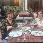 Parla Şenol Instagram - Canım dostlarımla. @mutgan @drsemamutgan