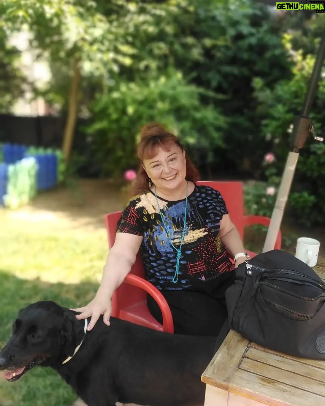 Parla Şenol Instagram - Boyle güzel iş yerine can kurban. @tiyatroaklakara Ak'la Kara Produksiyon
