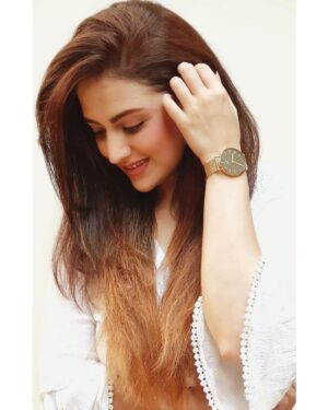 Parvati Sehgal Instagram - 🤍𝑳𝒐𝒔𝒕 𝒕𝒊𝒎𝒆 𝒊𝒔 𝒏𝒆𝒗𝒆𝒓 𝒇𝒐𝒖𝒏𝒅 𝒂𝒈𝒂𝒊𝒏🤍

Not without my @daniewellington watch!

Avail the ongoing offer, buy any watch from the Iconic Link collection and get a classic bracelet free. Additionally use my code PARVATI15 and get 15% off on the purchase from the website.

#danielwellington #ad #collaboration #watches #potd