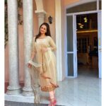 Parvati Sehgal Instagram - ☀️ 𝗦𝗹𝗮𝘆 𝘄𝗵𝗶𝗹𝗲 𝘁𝗵𝗲 𝘀𝘂𝗻𝘀𝗵𝗶𝗻𝗲𝘀 ☀️