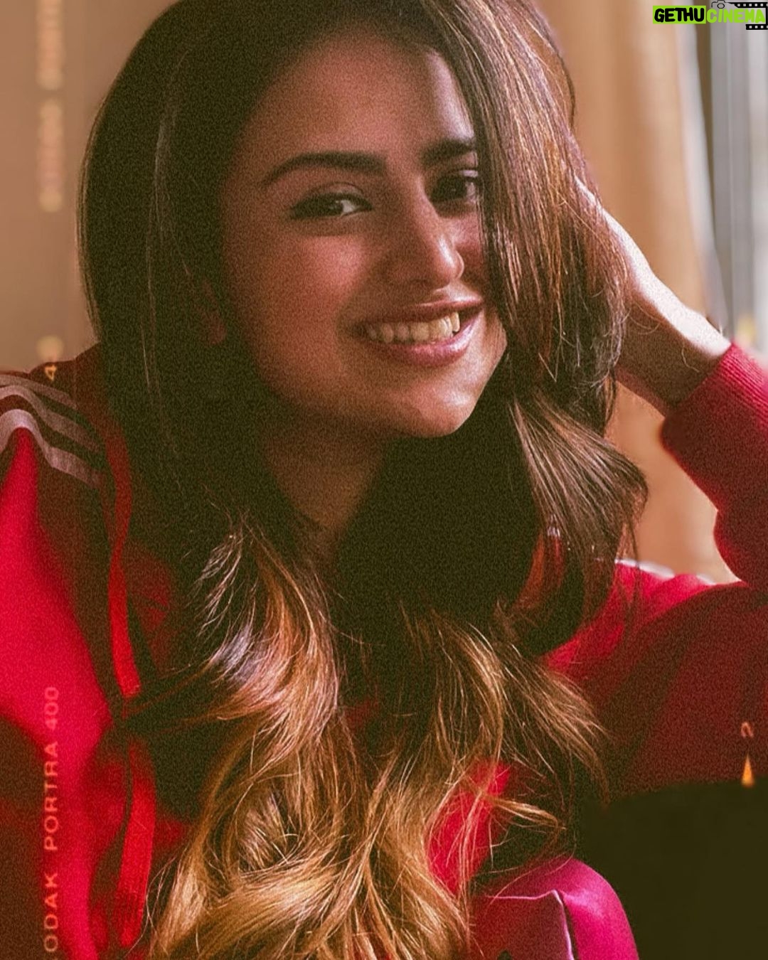 Parvati Sehgal - 3.3K Likes - 𝙇𝙤𝙫𝙚 𝙞𝙨 𝙞𝙣 𝙩𝙝𝙚 𝙖𝙞𝙧
𝙈𝙖𝙨𝙠 𝙪𝙥!!