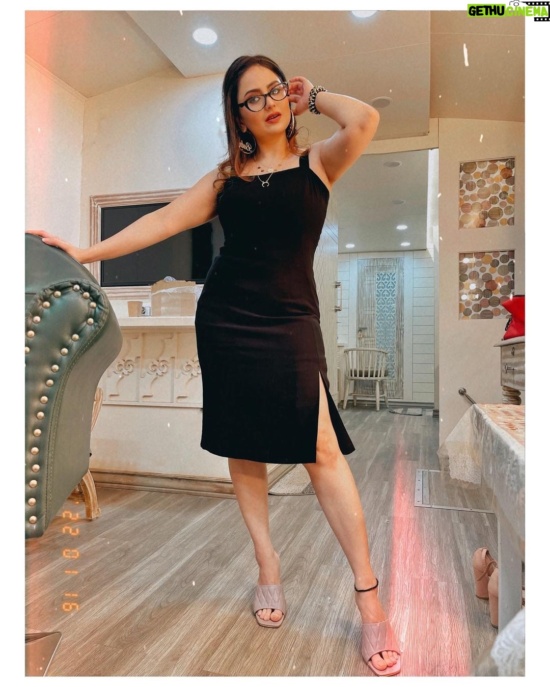 Parvati Sehgal - 3.3K Likes - 𝚋𝚎 𝚂𝙿𝙴𝙲𝚝𝚊𝚌𝚞𝚕𝚊𝚛 🖤