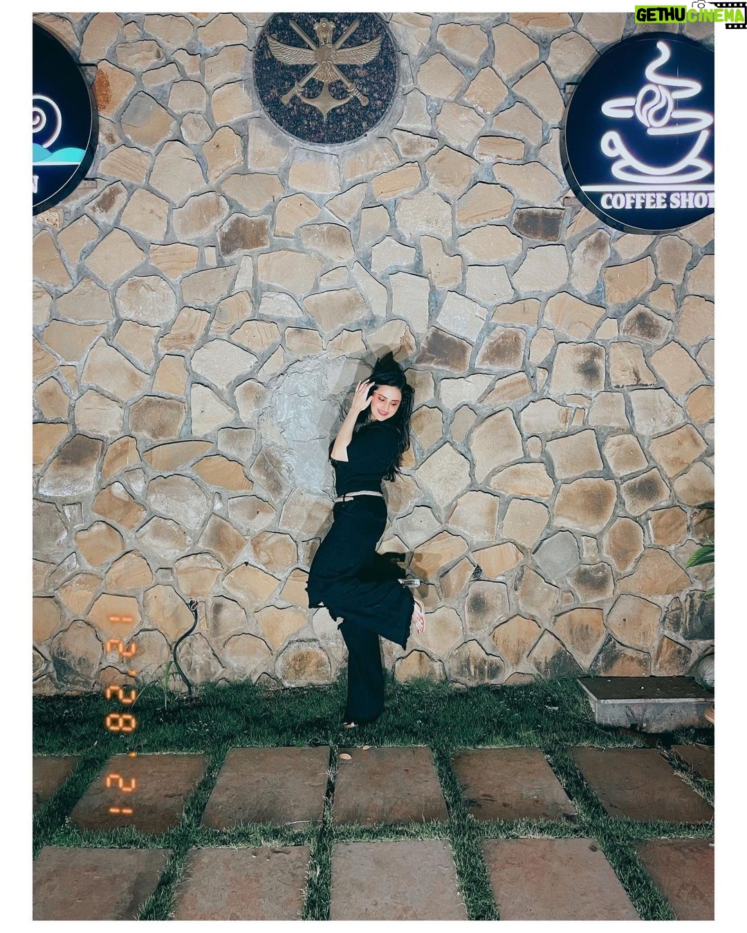 Parvati Sehgal Instagram - I'm proud of being a fauji(armed forces) kid 😃 My father is a retired officer from the Indian Airforce and ive had a dope childhood. Enjoying the mess food,visiting canteens,living in cantt areas,postings to different cities, binge eating in the clubs. Now living a civilian life, I still get to enjoy these perks 😎 and I'm glad to have lived a fauji and a civil life ✨ US Club