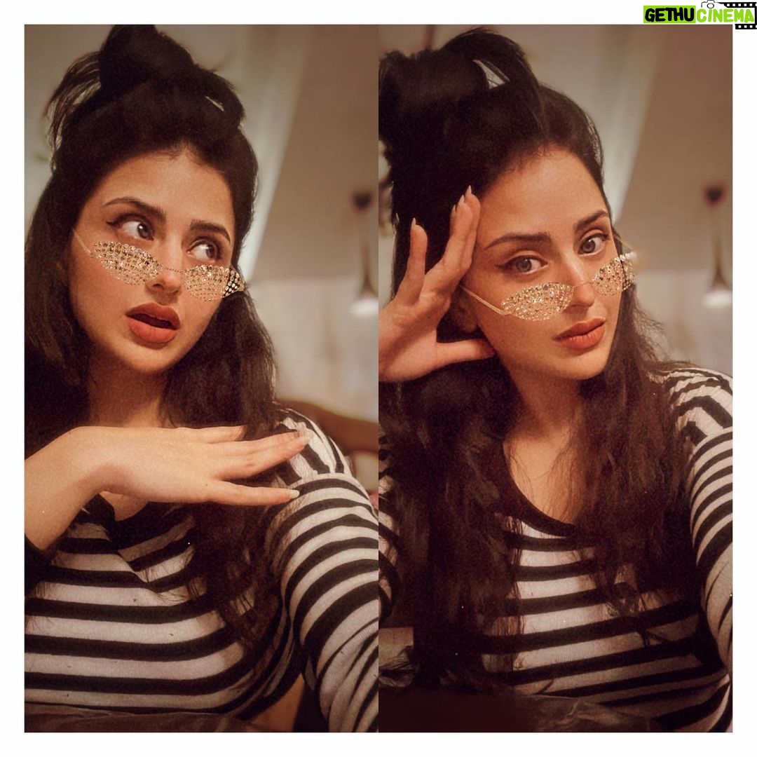 Parvati Sehgal Instagram - ✨𝐓𝐞𝐫𝐞 𝐏𝐲𝐚𝐚𝐫 𝐌𝐞𝐢𝐧 𝐜𝐡𝐚𝐦𝐤𝐨𝐨𝐧 𝐣𝐚𝐢𝐬𝐞 𝐣𝐮𝐠𝐧𝐮✨