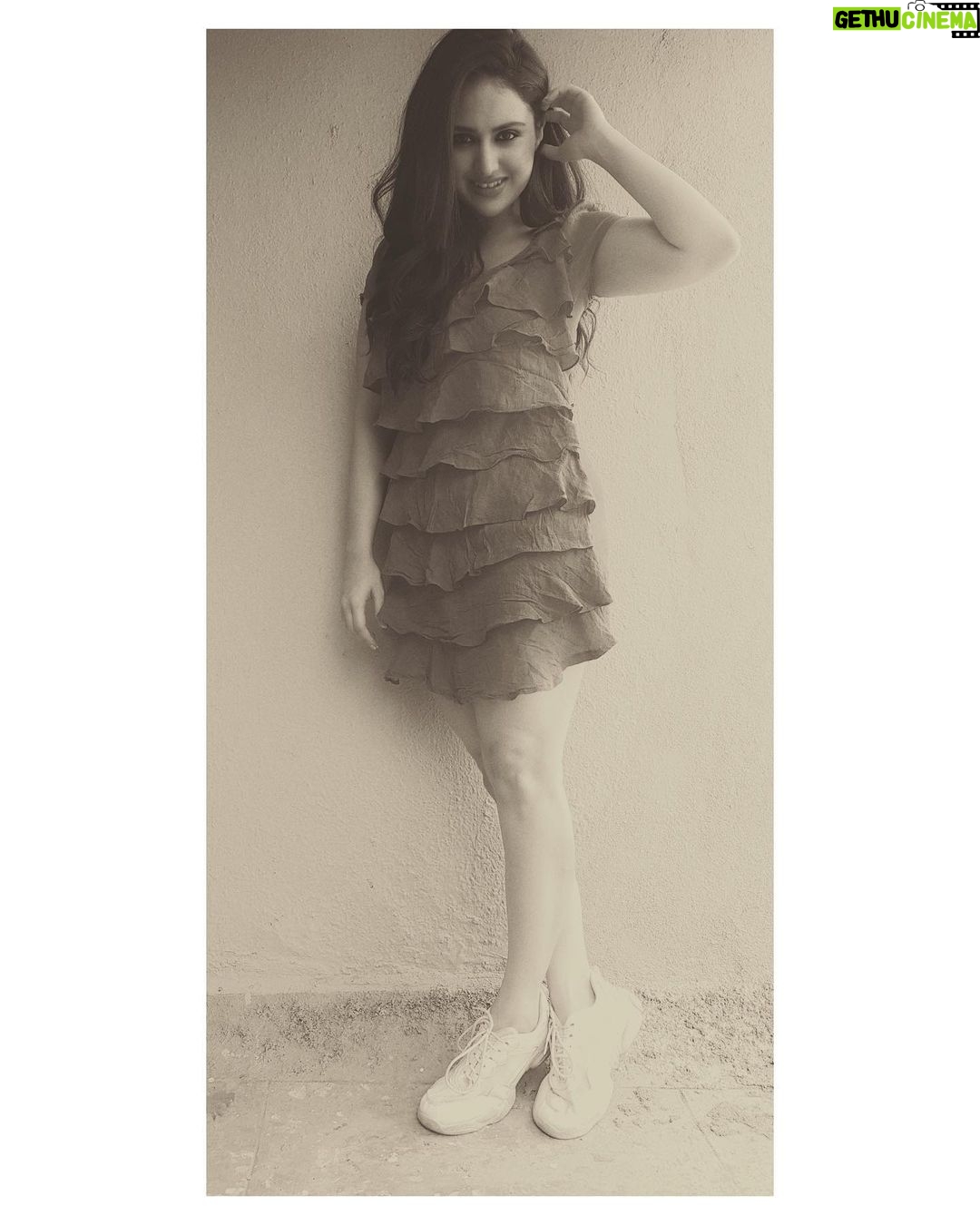 Parvati Sehgal Instagram - 🖤 𝗗𝗜𝗦𝗧𝗥𝗔𝗖𝗧𝗘𝗗? 🖤