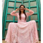 Parvati Sehgal Instagram - 𝙒𝙝𝙚𝙣 𝙪 𝙘𝙤𝙢𝙥𝙤𝙨𝙚 𝙮𝙤𝙪𝙧𝙨𝙚𝙡𝙛 𝙖𝙩 𝙬𝙤𝙧𝙠 𝙗𝙚𝙘𝙖𝙪𝙨𝙚 𝙫𝙞𝙤𝙡𝙚𝙣𝙘𝙚 𝙞𝙨 𝙛𝙧𝙤𝙬𝙣𝙚𝙙 𝙪𝙥𝙤𝙣 🪷 𝘼𝙣𝙙 𝙩𝙝𝙚𝙣 𝙩𝙝𝙚, “𝙡𝙤𝙤𝙠 𝙄’𝙢 𝙨𝙤 𝙘𝙪𝙩𝙚 𝙨𝙚𝙨𝙝𝙝.”🤓🤓🤓