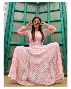 Parvati Sehgal Instagram - 𝙒𝙝𝙚𝙣 𝙪 𝙘𝙤𝙢𝙥𝙤𝙨𝙚 𝙮𝙤𝙪𝙧𝙨𝙚𝙡𝙛 𝙖𝙩 𝙬𝙤𝙧𝙠 𝙗𝙚𝙘𝙖𝙪𝙨𝙚 𝙫𝙞𝙤𝙡𝙚𝙣𝙘𝙚 𝙞𝙨 𝙛𝙧𝙤𝙬𝙣𝙚𝙙 𝙪𝙥𝙤𝙣 🪷

𝘼𝙣𝙙 𝙩𝙝𝙚𝙣 𝙩𝙝𝙚, “𝙡𝙤𝙤𝙠 𝙄’𝙢 𝙨𝙤 𝙘𝙪𝙩𝙚 𝙨𝙚𝙨𝙝𝙝.”🤓🤓🤓