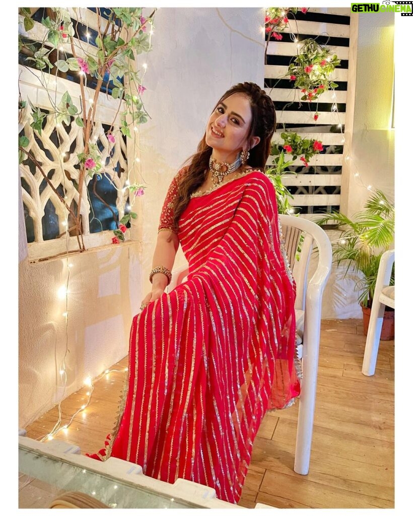 Parvati Sehgal Instagram - 𝑳𝒐𝒗𝒆 𝒚𝒐𝒖 𝒕𝒐 𝒕𝒉𝒆 𝒆𝒏𝒅 𝒐𝒇 𝒎𝒚 𝒑𝒂𝒍𝒍𝒖 𝒂𝒏𝒅 𝒃𝒂𝒄𝒌! ꜱᴀʀᴇᴇᴘʜɪʟᴇ (ɴ.) ʟᴏᴠᴇʀ ᴏꜰ ᴛʜᴇ ꜱᴀʀᴇᴇ❣️ . . . . . #saree #traditional #actor #ootd #red #loveyourself #makeup