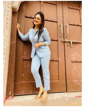 Parvati Sehgal Instagram - 💙𝑹𝒆𝒅𝒆𝒇𝒊𝒏𝒊𝒏𝒈 𝑩𝑳𝑼𝑬 𝒂𝒔 𝒂 𝒉𝒂𝒑𝒑𝒚 𝒄𝒐𝒍𝒐𝒖𝒓 💙

𝑴𝒐𝒏𝒔😃😃𝒏 𝑽𝒊𝒃𝒆𝒔🌧
