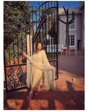 Parvati Sehgal Instagram - ☀️ 𝗦𝗹𝗮𝘆 𝘄𝗵𝗶𝗹𝗲 𝘁𝗵𝗲 𝘀𝘂𝗻𝘀𝗵𝗶𝗻𝗲𝘀 ☀️