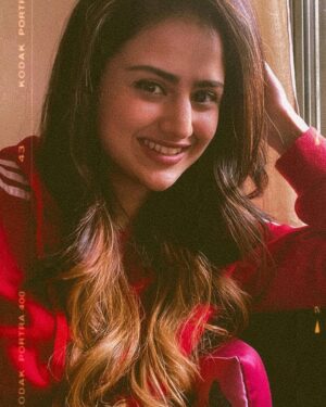 Parvati Sehgal Instagram - 𝙇𝙤𝙫𝙚 𝙞𝙨 𝙞𝙣 𝙩𝙝𝙚 𝙖𝙞𝙧 

𝙈𝙖𝙨𝙠 𝙪𝙥!!