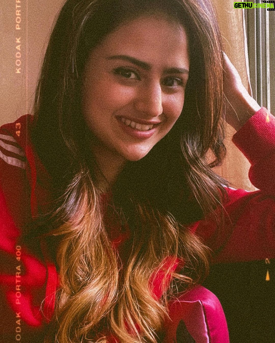 Parvati Sehgal - 3.3K Likes - 𝙇𝙤𝙫𝙚 𝙞𝙨 𝙞𝙣 𝙩𝙝𝙚 𝙖𝙞𝙧
𝙈𝙖𝙨𝙠 𝙪𝙥!!