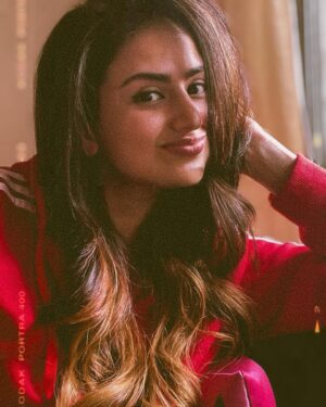 Parvati Sehgal Instagram - 𝙇𝙤𝙫𝙚 𝙞𝙨 𝙞𝙣 𝙩𝙝𝙚 𝙖𝙞𝙧 

𝙈𝙖𝙨𝙠 𝙪𝙥!!