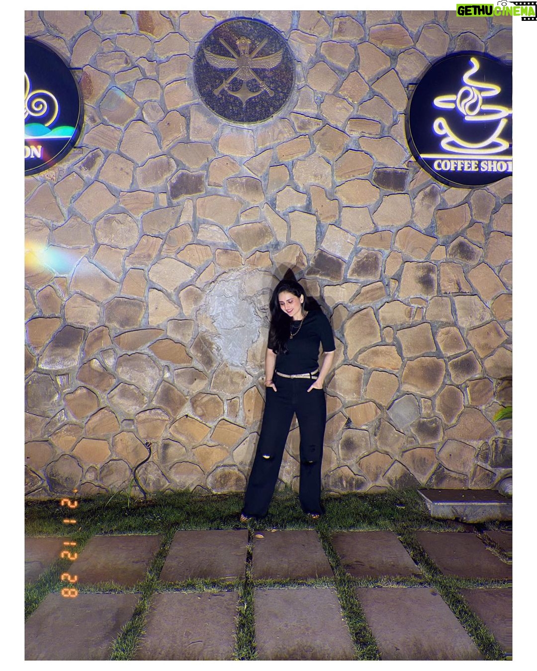 Parvati Sehgal Instagram - I'm proud of being a fauji(armed forces) kid 😃 My father is a retired officer from the Indian Airforce and ive had a dope childhood. Enjoying the mess food,visiting canteens,living in cantt areas,postings to different cities, binge eating in the clubs. Now living a civilian life, I still get to enjoy these perks 😎 and I'm glad to have lived a fauji and a civil life ✨ US Club