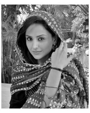 Parvati Sehgal Instagram - हज़ारों में किसी को
तक़दीर ऐसी मिली है
इक राँझा और हीर जैसी
ना जाने ये ज़माना
क्यों चाहे रे मिटाना
कलंक नहीं इश्क़ है काजल पिया
.
.
.
PC: @seema.sehgal ❤️मॉं