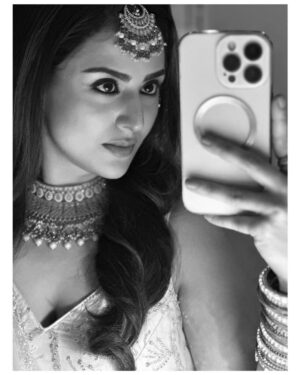 Parvati Sehgal Instagram - 🩷 Jusss looking like a waaaooooo 🩷