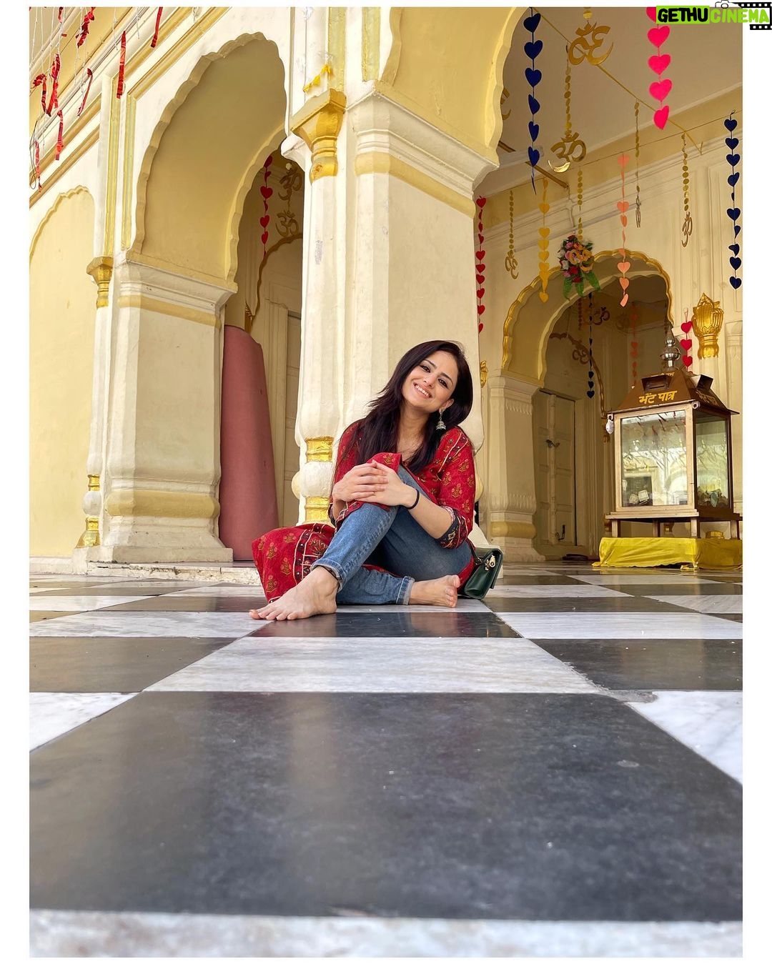 Parvati Sehgal Instagram - Good God 🤎 Raghunath Temple, Jammu