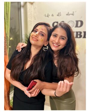 Parvati Sehgal Instagram - 🤎2023 🎈🎈🎈🎈Happy  Birfday 🤓

@___soniasingh___ 
@guptainji 
@i_am_palakgupta_ 
@rooprashmi0807 
@instaprashant 
@siddhant_sharma.music