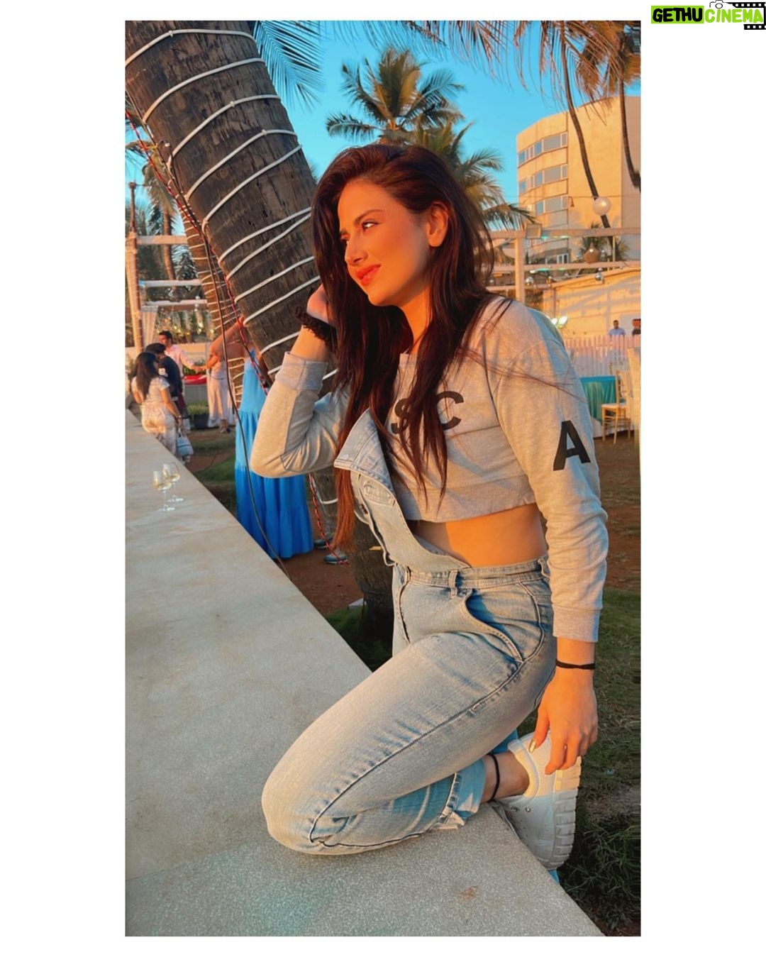 Parvati Sehgal - 3.5K Likes - Last sunset of 2022 ☀️
2023 ❤️
