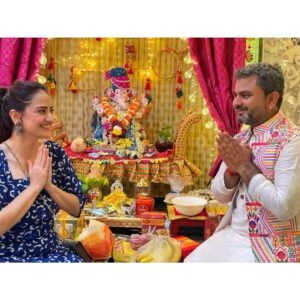 Parvati Sehgal Instagram - जय देव जय देव, जय मंगल मूर्ति 
दर्शनमात्रे मनःकामना पूर्ति 
जय देव जय देव 🙏🏻

गणपति बप्पा मोर्या!

Why is Ganesh Chaturthi celebrated?

Ganesh Chaturthi or Vinayaka Chaturthi is a 10-day festival that celebrates the birth of Lord Ganesha, the god of wisdom and prosperity. This year, celebrations for Ganesh Chaturthi begins on August 31 and end on September 9 when the Ganesh Visarjan will take place.

.
.
.
.
.
.
@neelamguptaloonker 
@harshvasishth 
@ritu_vasishtha 
@vivek.jain.1213