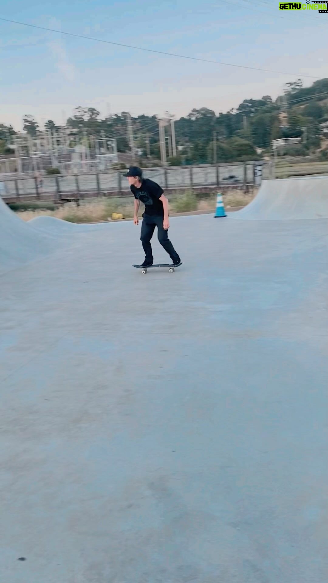Pat Duffy Instagram - @marinoutfitters hooked up the fam! Evening glass off at Mill Valleys new concert playground. Thanks @lucianmoon1 🎥 Sadik @mooncobra