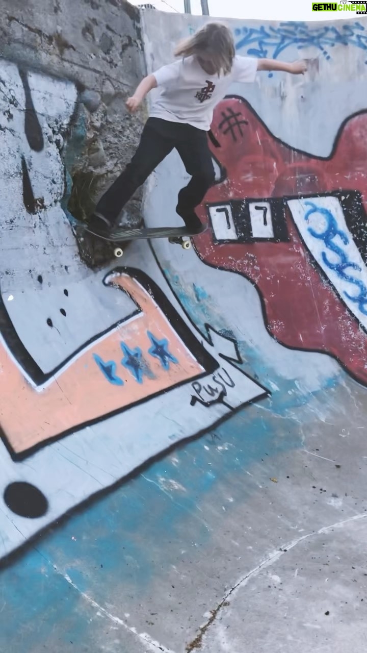 Pat Duffy Instagram - Still got ✈️ 🦵’s 1st sesh back at the @fiskars_village skatepark w/ @_1emmy @o0filip0o 🎥 @ojklv Welcome home me!