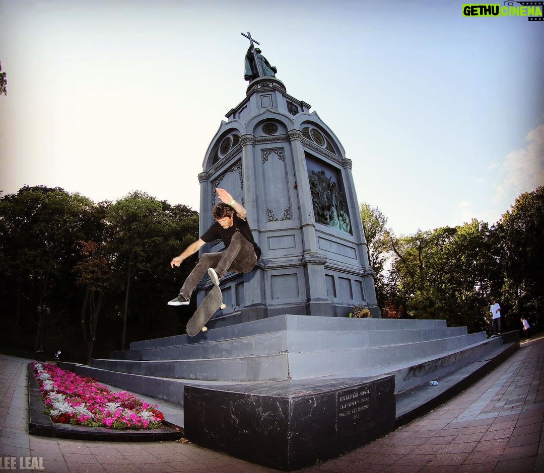 Pat Duffy Instagram - Monument to “Vladimir the great” Kiev, Ukraine 8/13/21 17:39 w/ @doubleddunc @lealitybites @jaimemateu @alexdecunha and homies! Thanks @lealitybites 📸 #doubletriplesummerfest