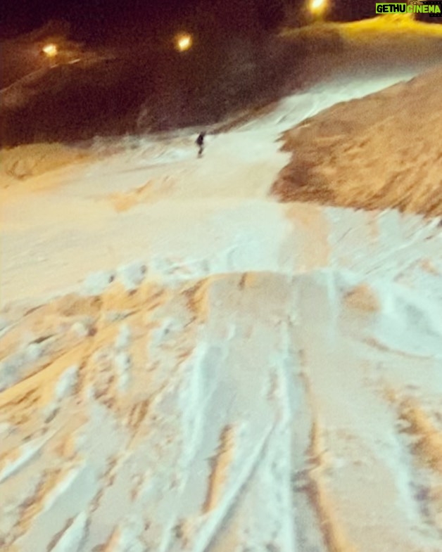 Pat Duffy Instagram - Snow shredding w/kiddo tonight✨🌙 finally little cold ❄️❄️ turns to be had! @_1emmy