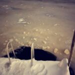 Pat Duffy Instagram - Indoor death box scratcher #kennelidiy all I could do after coming up short on park jumps snowboarding last few days so yeah 🤷🏻‍♀️ knees 😂😂 and nice lil relaxing nighttime finish swim!!!