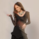 Patricia Garza Instagram - HAY UNA HUELLA DE FUEGO, DE VIENTO, DE ETAPAS DE VIDA, DE MI, EN CADA PIEZA CREADA. Hua se ha transformado en una forma de creación, de comunicar y transmitir, de compartir y conocer a tantas mujeres. A veces creo que @hualingerie es solo el pretexto para relacionarme de una forma poco común, con las mujeres del mundo. Lo siento, las siento. Nos reconocemos! Ustedes son mi más grande inspiración. Gracias Gracias Gracias