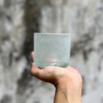 Patricia Garza Instagram - Que ganas de crear algo nuevo a partir de algo ya existente_ the power of transformation! Una vez fue una botella de vino, un vino que nos hizo muy felices, ahora es un objeto que atesora momentos, recuerdos, risas y charlas, que en cada sorbo de agua manifiesta que es más importante la transformación que la permanencia. Este vaso es un recordatorio de que lo ordinario se puede volver extraordinario, para ello solo se necesita verlo con ojos de cambio.