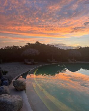 Patricia Garza Instagram - Una Navidad ☀️ Un 2023 🫣💝🪄😅 

Integrando. Aprendiendo. Re-considerando. Acoplando. Creciendo. Cuestionando. Disfrutando. Amando. Conociendo. 

Tu?