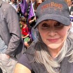 Patricia Heaton Instagram - In London with our other union, Actors Equity, in support of SAG-AFTRA. So fitting to be rallying under the watchful eye of the bard William Shakespeare! Praying that the AMPTP come back to the table soon! @coxusa @simonpegg @davidoyelowo @realdhunt #WGAstrong #sagaftramember #1u Leicester Square, Central London